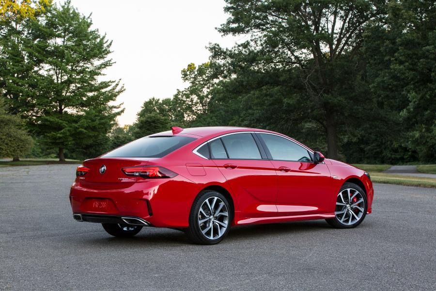  Buick Regal GS 2017 года  (NA) (фото 13 из 33)